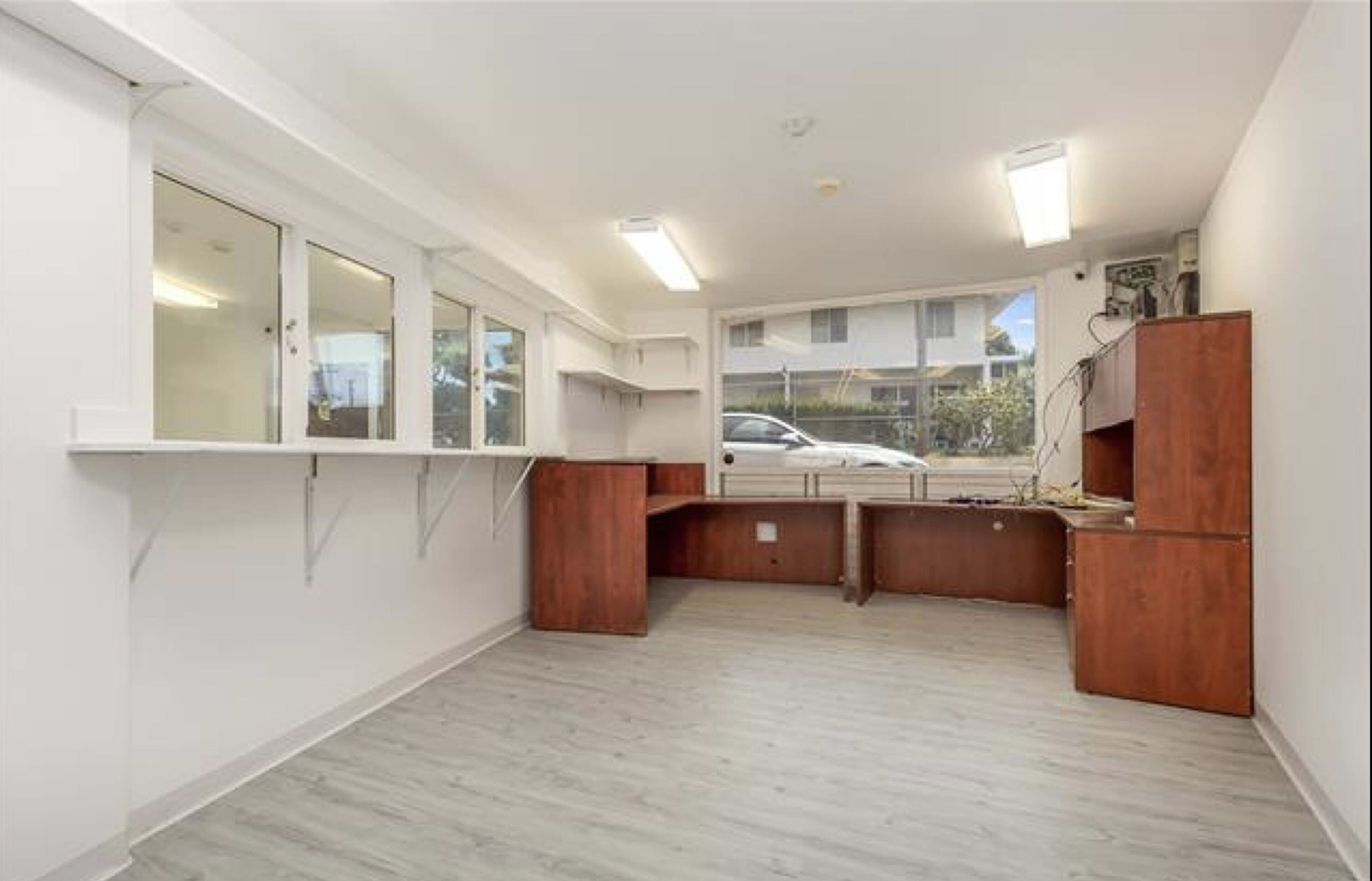 【YourTurn】Renovated fee simple commercial unit in Kaimuki